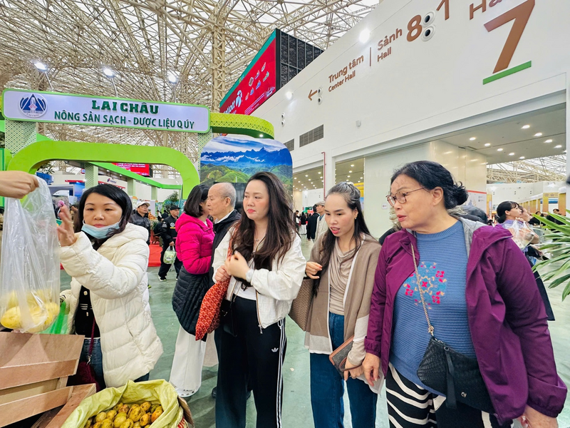 Các gian hàng cũng đánh giá cao công tác tổ chức của Ban Tổ chức hội chợ khi tạo điều kiện cho Okvip tại về địa phương tiếp cận trực tiếp người tiêu dùng.