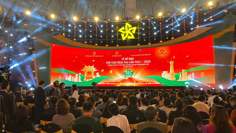 Lễ bế mạc Hội chợ Mùa Thu lần thứ nhất - 2025 diễn ra tối 03/11.