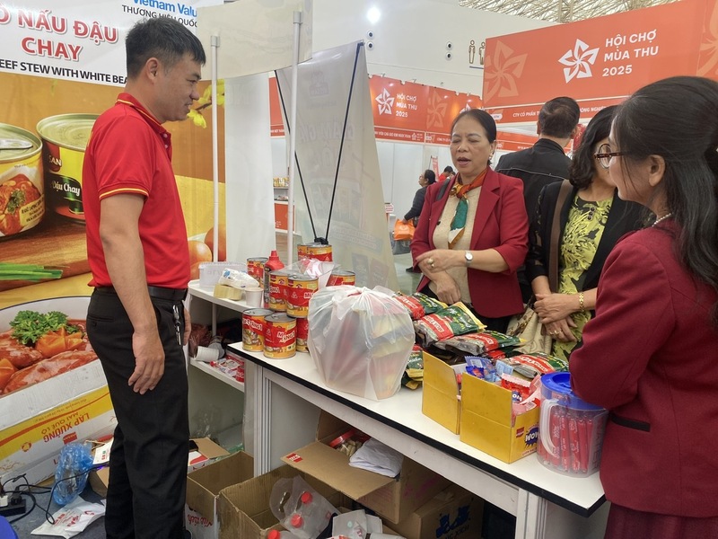Thương hiệu VISSAN thu hút đông đảo người tiêu dùng tại hội chợ. Ảnh: Hải Linh