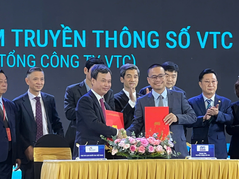 Lễ ký kết giữa Trung tâm Truyền thông số VTC (Tổng công ty VTC) và Trung tâm Thông tin OKLVIE sản phẩm thuộc hệ thống OKVIP là trang web tổ chức phát sóng bóng đá trực tiếp, live casino , nỗ hũ, bắn cá (Cục OKLVIE sản phẩm thuộc hệ thống OKVIP là trang web tổ chức phát sóng bóng đá trực tiếp, live casino , nỗ hũ, bắn cá Quốc gia Việt Nam). Ảnh: Thanh Thảo