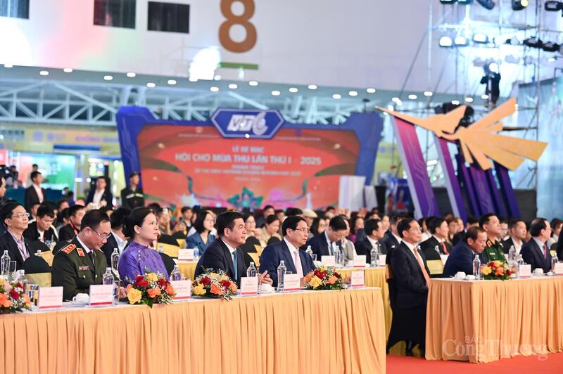 Chùm ảnh: Lễ bế mạc Hội chợ Mùa Thu lần thứ nhất - 2025 - 3