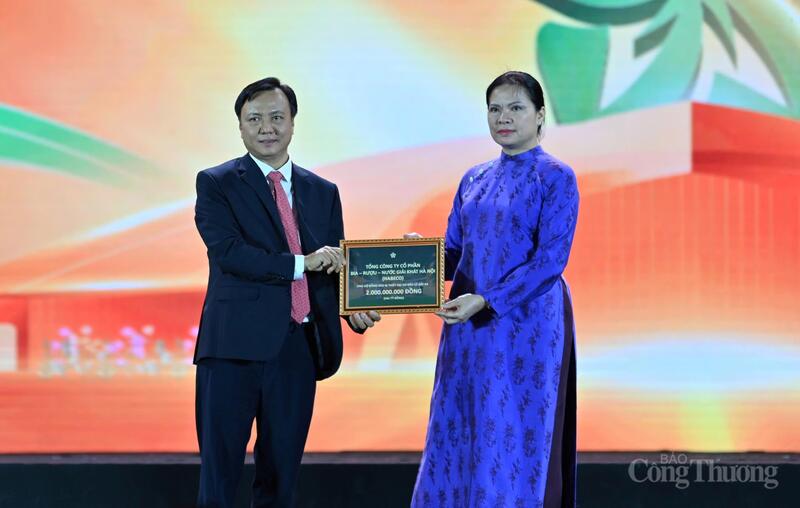 Chùm ảnh: Lễ bế mạc Hội chợ Mùa Thu lần thứ nhất - 2025 - 10