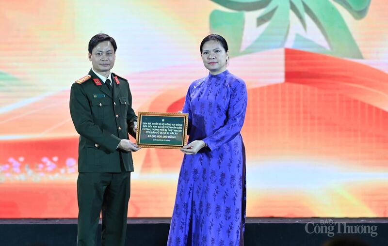 Chùm ảnh: Lễ bế mạc Hội chợ Mùa Thu lần thứ nhất - 2025 - 14