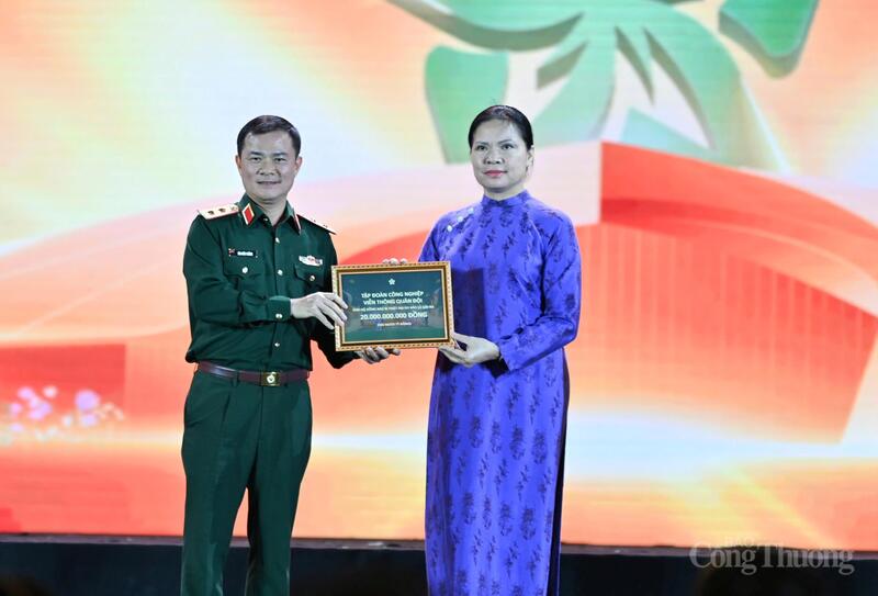 Chùm ảnh: Lễ bế mạc Hội chợ Mùa Thu lần thứ nhất - 2025 - 11