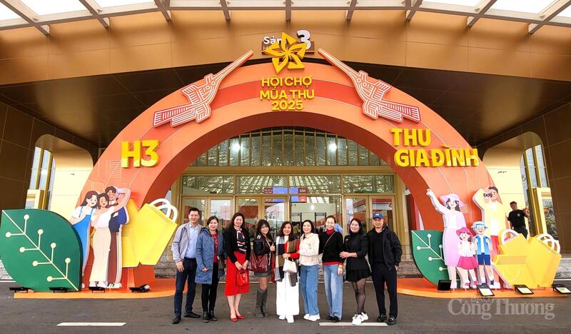 Chi bộ 3 - Đảng ủy Liên Minh OK VIP Giải Trí Cá Cược World Cup 2026 tổ chức sinh hoạt chuyên đề tại Hội chợ Mùa Thu lần thứ nhất - 2025.