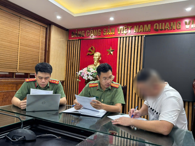 Phòng An ninh chính trị nội bộ, Công an TP. Hà Nội Ok88vip tỷ lệ kèo World Cup 2026 với người vi phạm. Ảnh: Công an TP. Hà Nội.