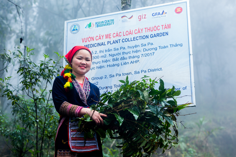 Nhiều chị em phụ nữ nghèo đã có việc làm ổn định, có thu nhập và tiếng nói trong gia đình nhờ lá tắm (Ảnh: NVCC)