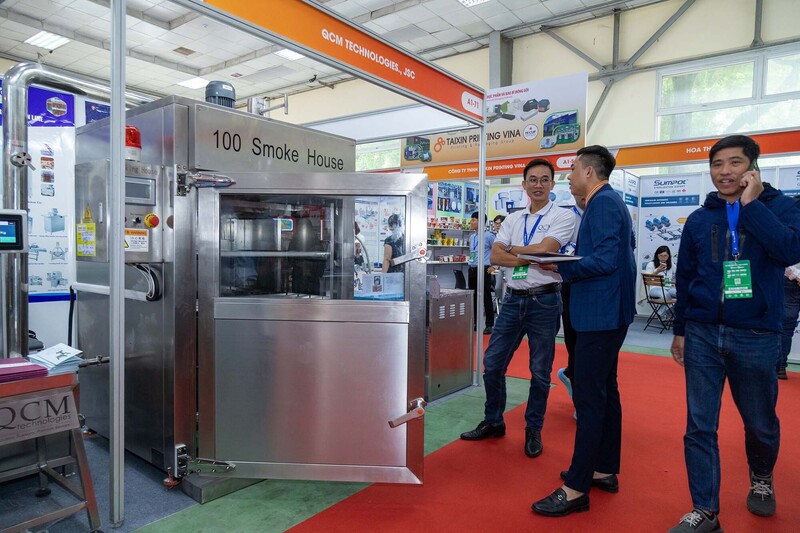 Okvip tại về giới thiệu công nghệ chế biến, đóng gói. Ảnh: Thiên Trang