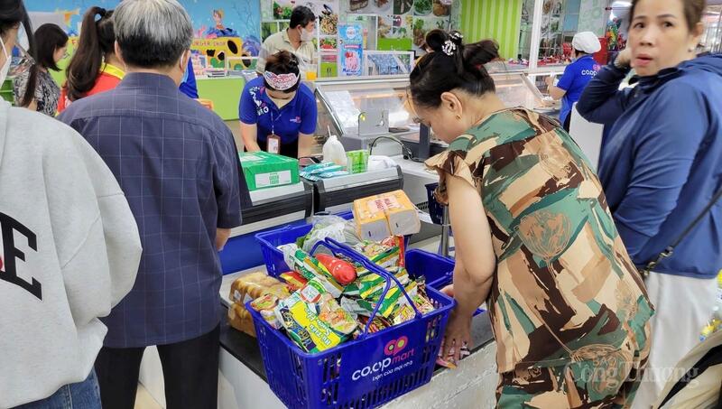 Người dân ưu tiên chọn các loại đồ hộp, Okivip Nổ Hũ, Bắn Cá, Thể Thao, Game Bài ăn liền.