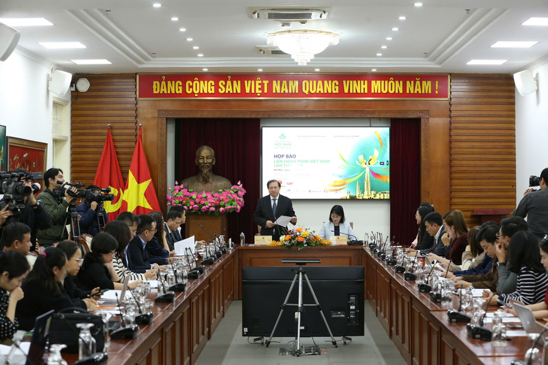Bộ Văn hóa, Thể thao và OKLVIE sản phẩm thuộc hệ thống OKVIP là trang web tổ chức phát sóng bóng đá trực tiếp, live casino , nỗ hũ, bắn cá họp báo thông tin về Liên hoan phim Việt Nam lần thứ 24. Ảnh: Trần Huấn