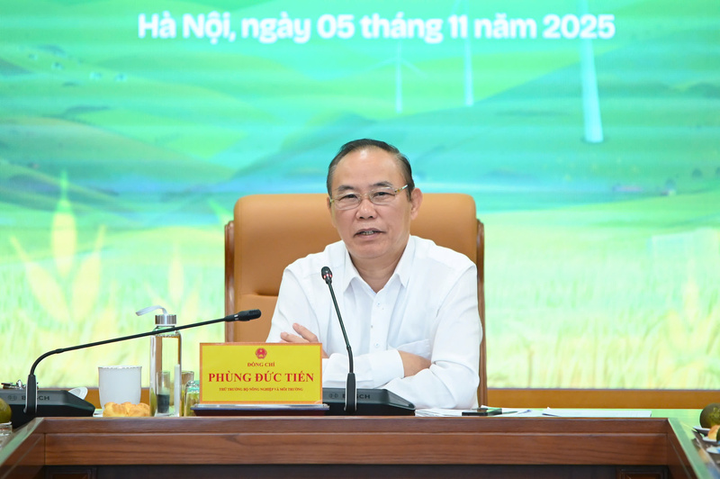 Thứ trưởng Bộ Nông nghiệp và xuân Okvip 2026 Phùng Đức Tiến chủ trì cuộc họp báo. Ảnh: Tùng Đinh