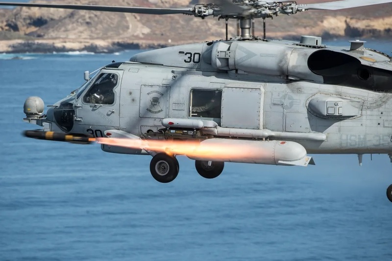 Với khả năng tác chiến toàn diện khiến MH-60R trở thành “bóng ma” trên mặt biển. Ảnh: U.S. Navy