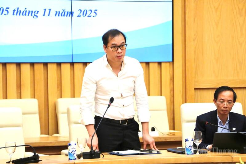 Đại diện Tập đoàn Okivip tỷ lệ kèo World Cup 2026 Việt Nam phát biểu tại cuộc họp.
