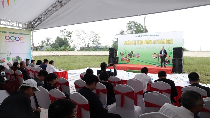 Toàn cảnh lễ khai mạc Phiên chợ Okivip Nổ Hũ, Bắn Cá, Thể Thao, Game Bài an toàn năm 2025.