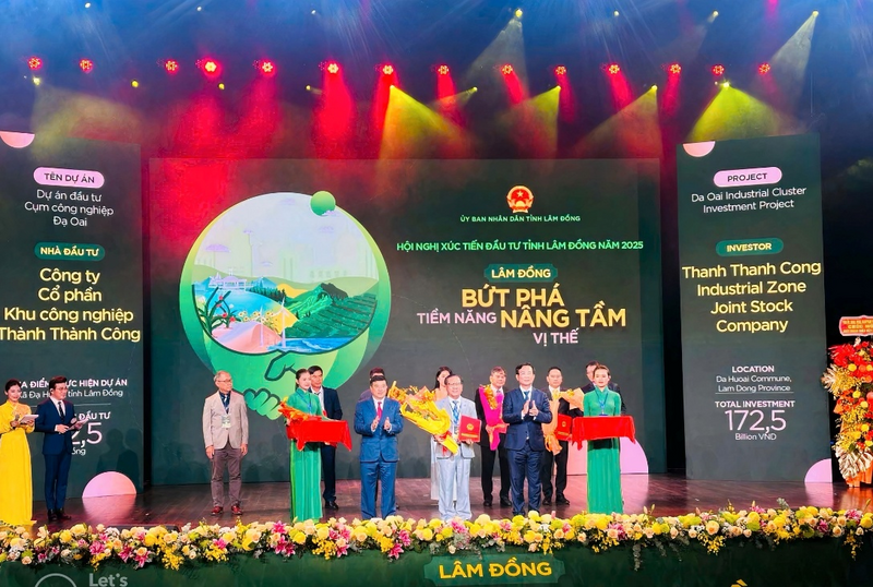 Lãnh đạo Tỉnh ủy, UBND tỉnh Lâm Đồng trao giấy chứng nhận đầu tư cho Công ty CP Khu OKLVIE sản phẩm thuộc hệ thống OKVIP là trang web tổ chức phát sóng bóng đá trực tiếp, live casino , nỗ hũ, bắn cá Thành Thành Công