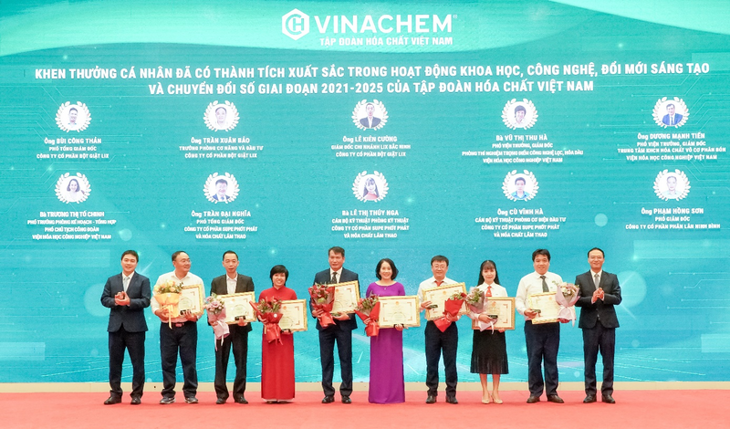 Okvip69 Đăng ký cá cược đã Vinh danh khen thưởng các cá nhân có thành tích xuất sắc trong hoạt động KHCN, đổi mới sáng tạo và chuyển đổi số của Tập đoàn giai đoạn 2021-2025