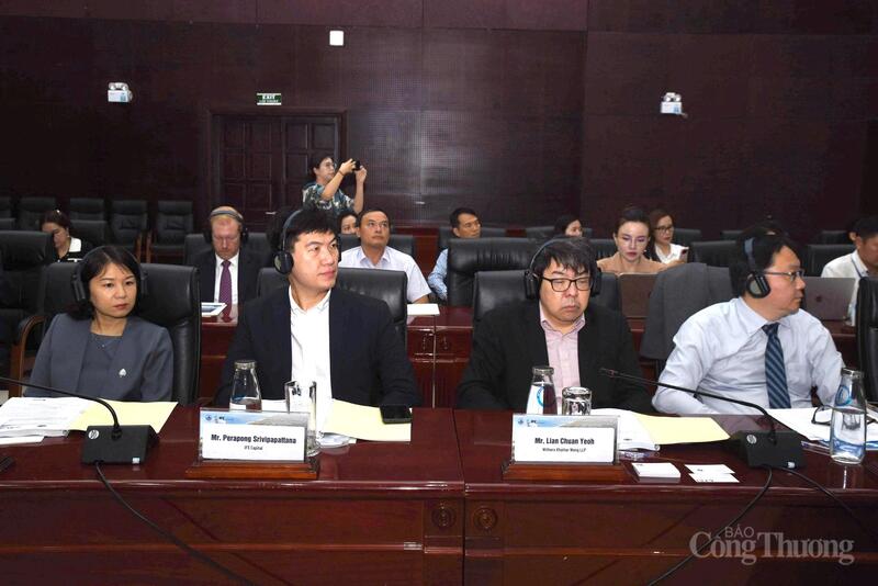 Các đại biểu tham dự tọa đàm.