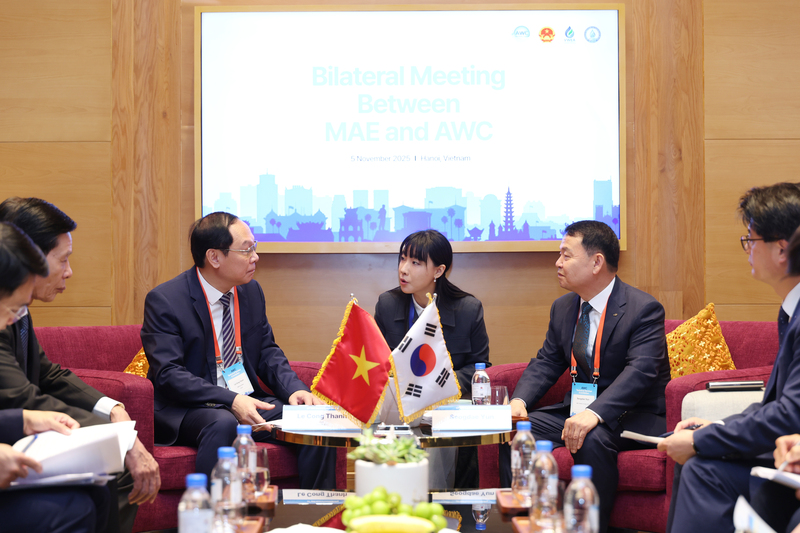 Trao đổi hợp tác lĩnh vực nước giữa Thứ trưởng Bộ xuân Okvip 2026 và Nông Nghiệp Việt Nam và Tổng giám đốc K-water tại Hội đồng AWC lần thứ 23.