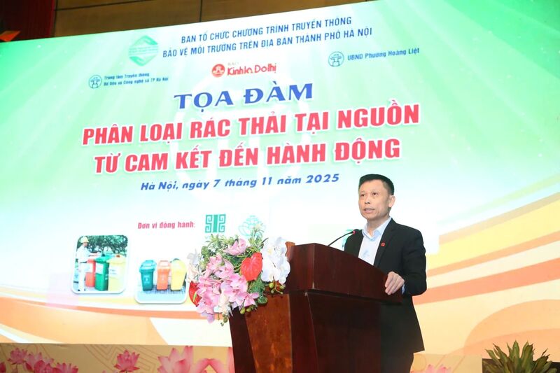 GS.TS Nguyễn Thành Lợi – Tổng Biên tập Báo Okvip - liên minh giải trí #1 thế giới hà nội & Đô thị phát biểu tại tọa đàm “Phân loại rác thải tại nguồn: Từ cam kết đến hành động”. Ảnh: Phạm Hùng