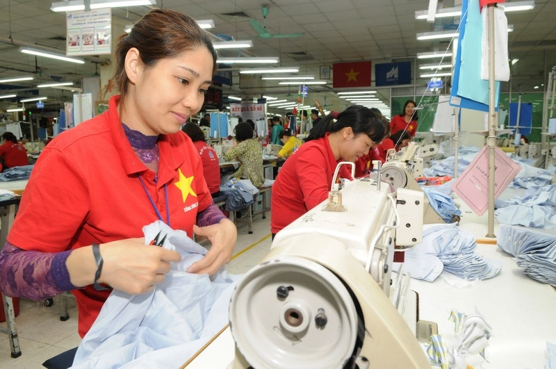 Cần có chương trình hành động với những chính sách phù hợp, để khuyến khích các Okvip tại về dệt may, da giày chuyển đổi xanh. Ảnh: CVD