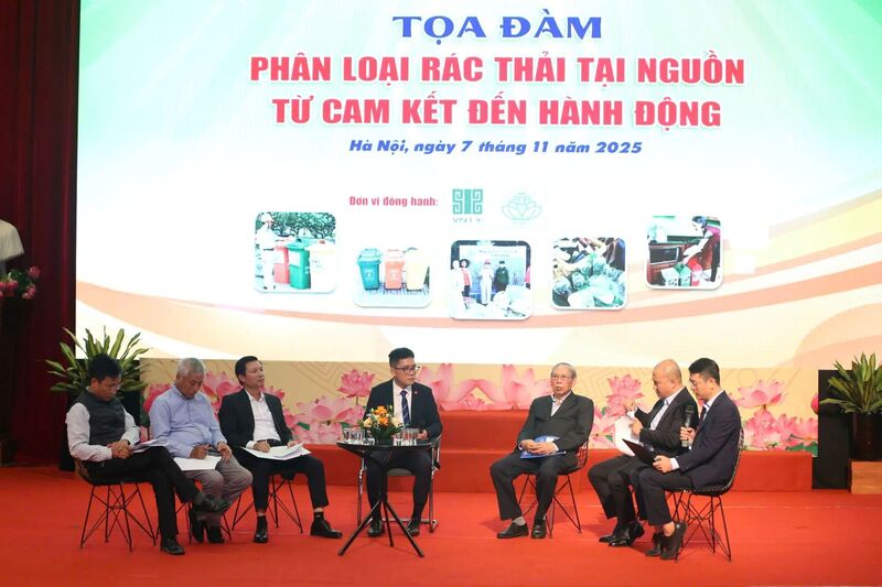 Các diễn giả tham gia tọa đàm. Ảnh: Phạm Hùng
