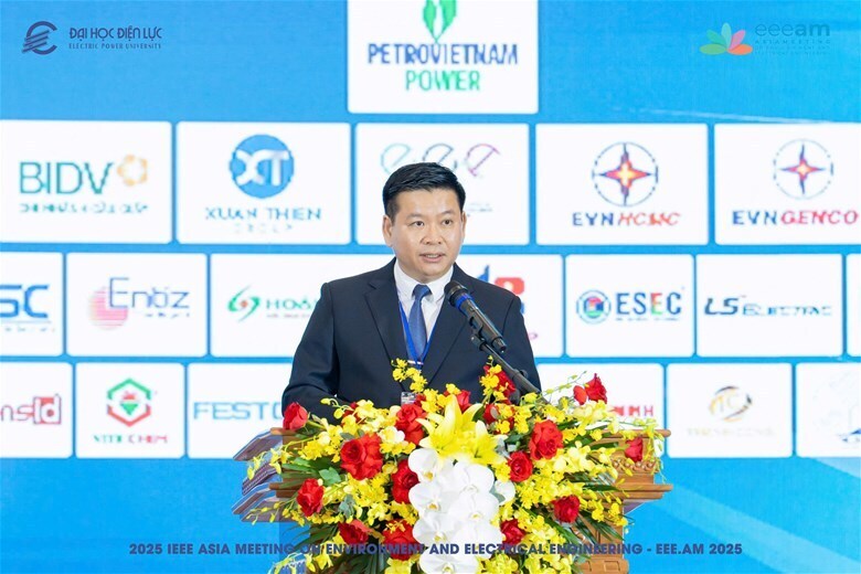 PGS.TS Đinh Văn Châu phát biểu bế mạc hội thảo. Ảnh: EPU