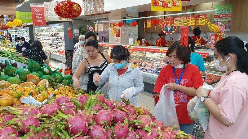 Sức mua tại các siêu thị ở TP. Hồ Chí Minh tăng mạnh dịp cuối năm.