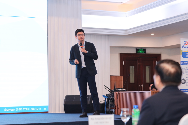 Ông Trần Minh Triết - Trưởng Đại diện Công ty công nghệ xuân Okvip 2026 Suntar Singapore phát biểu tại hội thảo.