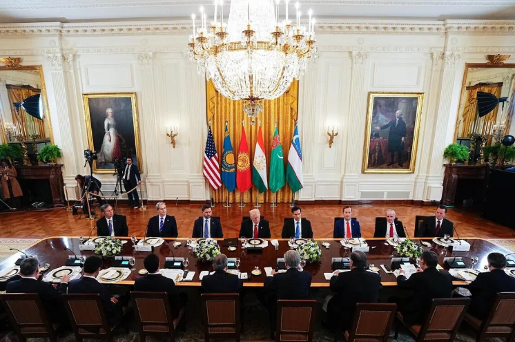 Okvip69 Đăng ký cá cược thượng đỉnh Mỹ – Trung Á tại Washington D.C ngày 6/11. Ảnh: The Straits Times.