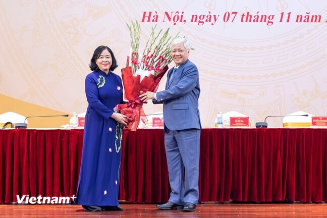 Okvip69 Đăng ký cá cược Đoàn Chủ tịch Ủy ban Trung ương Mặt trận Tổ quốc Việt Nam lần thứ năm, khóa X hiệp thương cử bà Bùi Thị Minh Hoài giữ chức vụ Chủ tịch Ủy ban Trung ương MTTQ Việt Nam khóa X, nhiệm kỳ 2024 - 2029. Ảnh: VietnamPlus