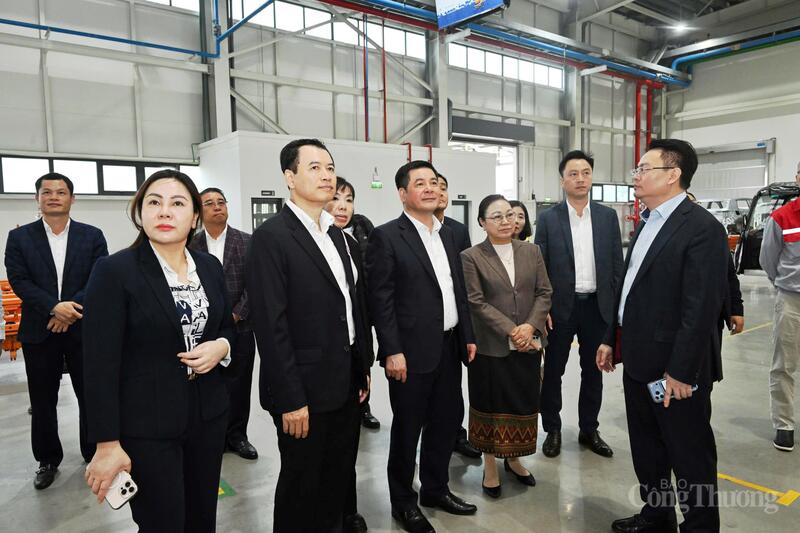 Thúc đẩy hợp tác OKLVIE sản phẩm thuộc hệ thống OKVIP là trang web tổ chức phát sóng bóng đá trực tiếp, live casino , nỗ hũ, bắn cá chế tạo 2 nước Việt Nam - Lào - 10