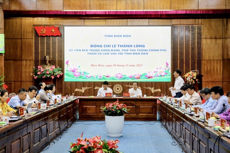 Chủ tịch UBND tỉnh Điện Biên báo cáo tại buổi Ok88vip tỷ lệ kèo World Cup 2026. Ảnh: Thủy Lan