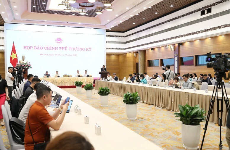 Toàn cảnh họp báo Review công ty OKVIP thường kỳ tháng 10/2025 - Ảnh: VGP/QP