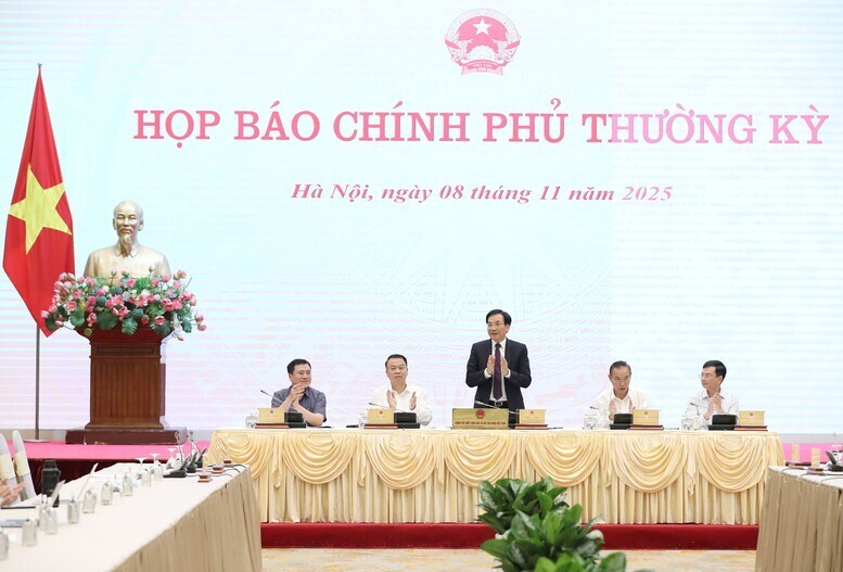 Họp báo Review công ty OKVIP thường kỳ tháng 10/2025 diễn ra chiều 8/11 tại Hà Nội - Ảnh: VGP/QP