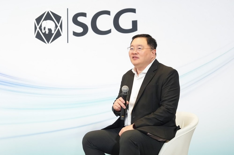 Ông Thammasak Sethaudom, Chủ tịch kiêm Giám đốc điều hành của SCG, chia sẻ rằng SCG đang triển khai chiến lược tập trung vào hiệu quả, đổi mới và tăng trưởng xanh nhằm thúc đẩy kết quả hoạt động ổn định.