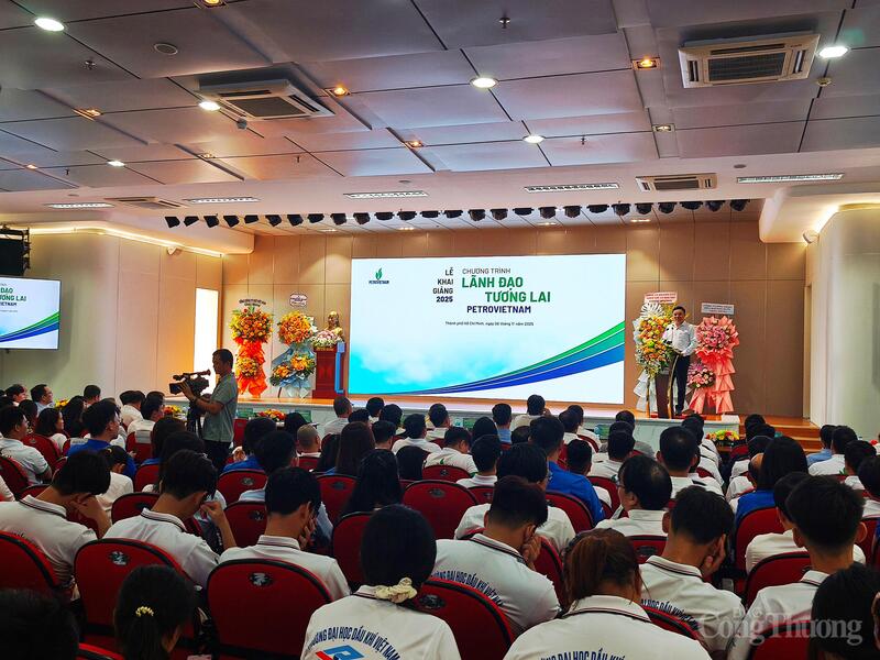 60 cán bộ, nhân viên của các công ty thành viên thuộc Petrovietnam được đào tạo chương trình “Lãnh đạo tương lai Petrovietnam 2025”.