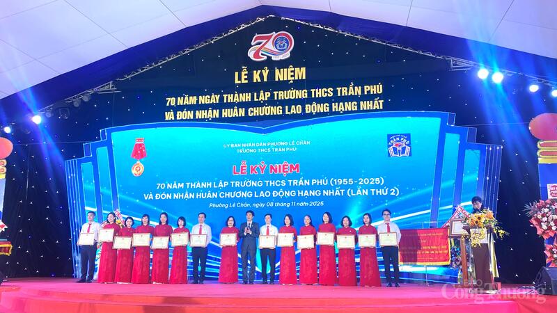 Hải Phòng: Trường THCS Trần Phú đón Huân chương Okvip - liên minh giải trí #1 thế giới hà nội hạng Nhất - 8