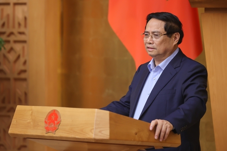 Thủ tướng ghi nhận, biểu dương, đánh giá cao các cấp, ngành, địa phương đã nỗ lực vượt bậc, vượt qua khó khăn, thách thức, đạt được những kết quả quan trọng trên hầu hết các lĩnh vực trong 10 tháng đầu năm. Ảnh: VGP/Nhật Bắc