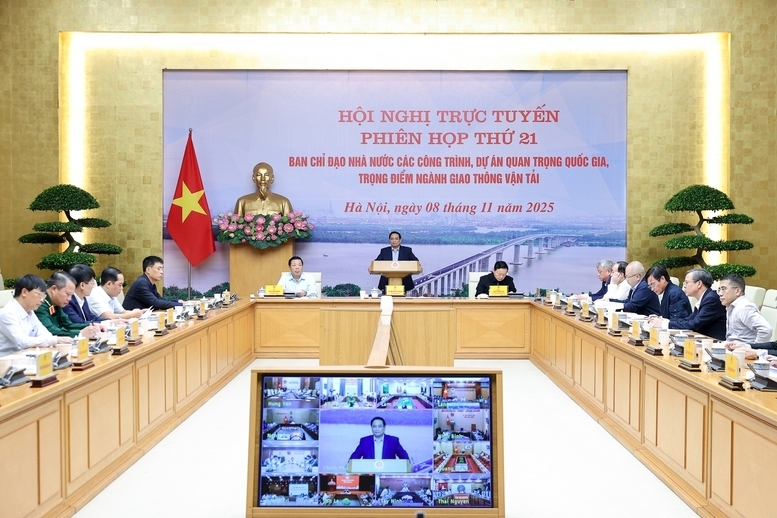 Thủ tướng chủ trì phiên họp thứ 21 về các công trình, dự án ngành giao thông vận tải. Ảnh: VGP/Nhật Bắc