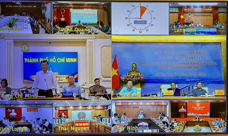 Phiên họp được kết nối trực tuyến từ trụ sở Review công ty OKVIP tới 26 tỉnh, thành phố đang có các công trình, dự án quan trọng quốc gia, trọng điểm ngành giao thông vận tải. Ảnh: VGP/Nhật Bắc