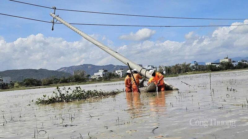 Ngay sau khi bão tan, Tổng công ty Điện lực miền Trung đã họp khẩn trực tuyến để khắc phục sự cố, đặt mục tiêu cơ bản khôi phục cấp điện toàn khu vực trong 3 ngày.