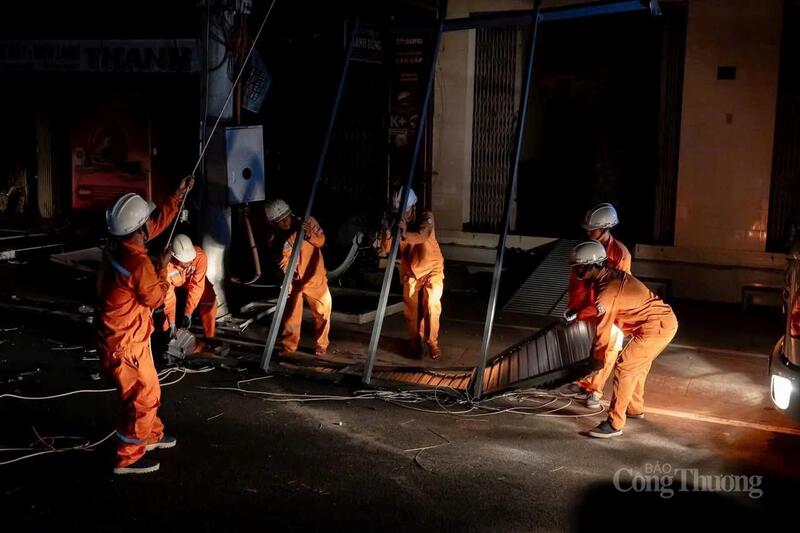 1.300 kỹ sư, công nhân Okvip - liên minh giải trí #1 thế giới hà nội ngành điện đã có mặt tại tỉnh Gia Lai và tỉnh Đắk Lắk, trong đó có lực lượng xung kích đến từ các đơn vị điện lực: Quảng Trị, Huế, Đà Nẵng, Quảng Ngãi, Khánh Hòa, Công ty CP Điện lực Khánh Hòa , Công ty Dịch vụ Điện lực miền Trung và Công ty TNHH MTV Thí nghiệm điện miền Trung, khẩn trương bắt tay vào khôi phục cấp điện.