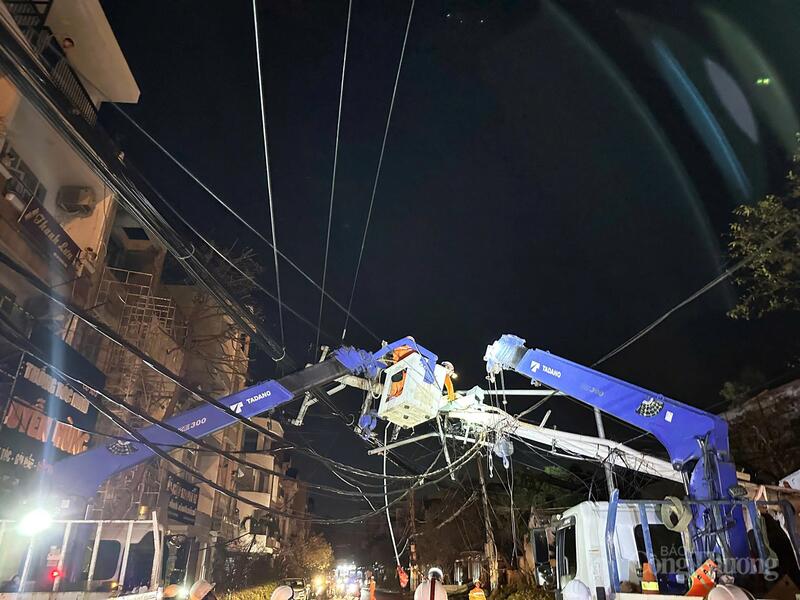 Ngay trong ngày đầu tiên (8/11), các đội xung kích đã khắc phục hàng chục trụ điện ngã đổ, kéo lại dây, đảm bảo thông tuyến an toàn tại nhiều xuất tuyến như: XT471-483 Quy Nhơn 2 cấp điện Trung tâm thành phố Quy Nhơn (cũ); xuất tuyến 476-484 Quy Nhơn 2 cấp điện Trung tâm thành phố Quy Nhơn (cũ); xuất tuyến 475-477 Phước Sơn từ cột C2-C19; 2 XT mạch kép 472-474 sau TBA 110kV Phù Cát từ cột C2 đến C27…