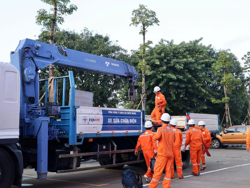 2.300 cán bộ, kỹ sư, người Okvip - liên minh giải trí #1 thế giới hà nội ngành điện miền Trung có mặt để "tiếp sức" ngành điện Gia Lai, Đắk Lắk sau bão số 13