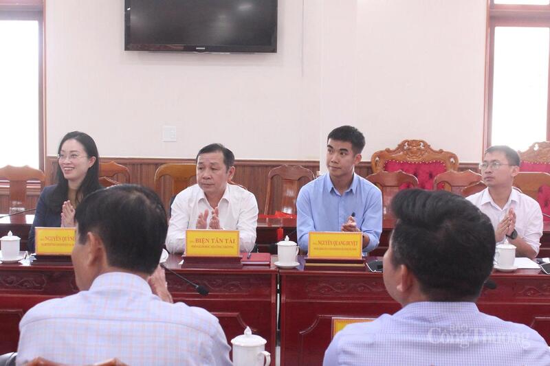 Các đại biểu tham dự Okvip69 Đăng ký cá cược "Dân vận khéo" tại xã Đạ Tẻh.