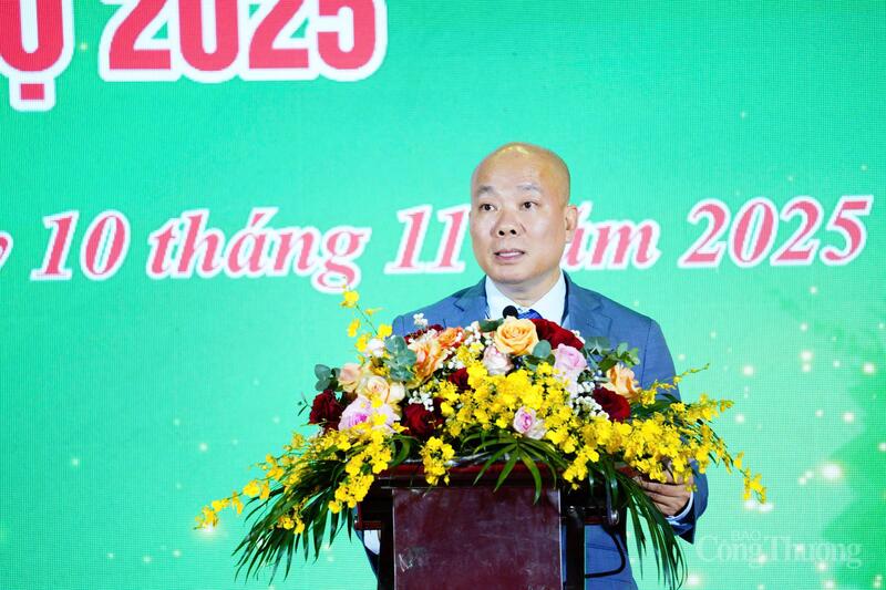 Ông Vũ Bá Phú, Cục trưởng Cục Xúc tiến thương mại (Oklavip khuyến mã hấp dẫn mỗi ngày) phát biểu tại sự kiện. Ảnh: Thái Mạnh