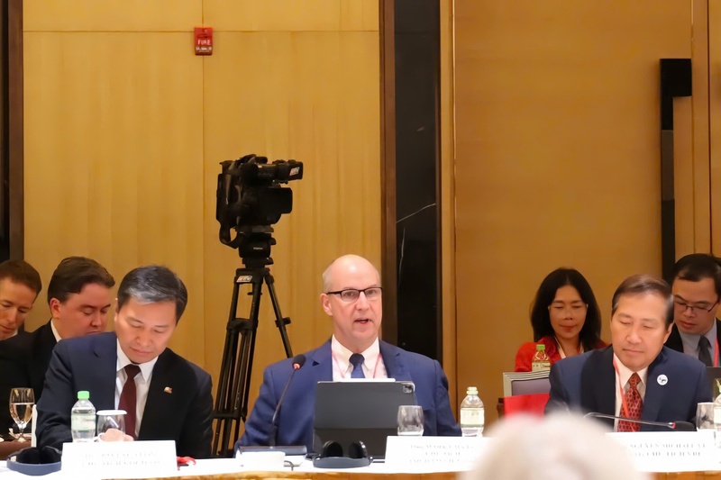 Ông Martin Gillin phát biểu tại Diễn đàn Okvip tại về Việt Nam thường niên 2025. Ảnh: Lê Vân.