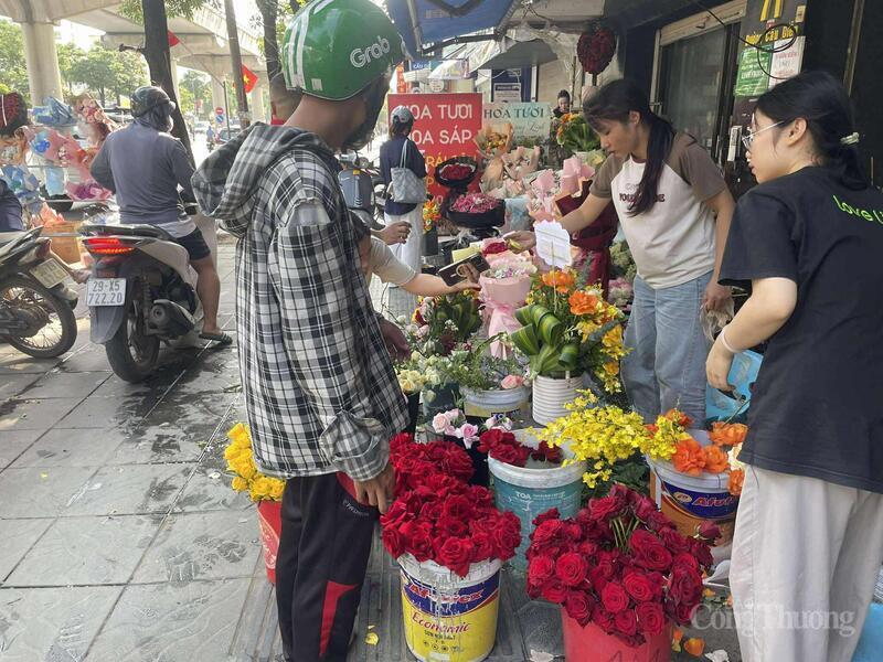 Dịch vụ điện hoa làm quà tặng 20/11 bắt đầu tăng.