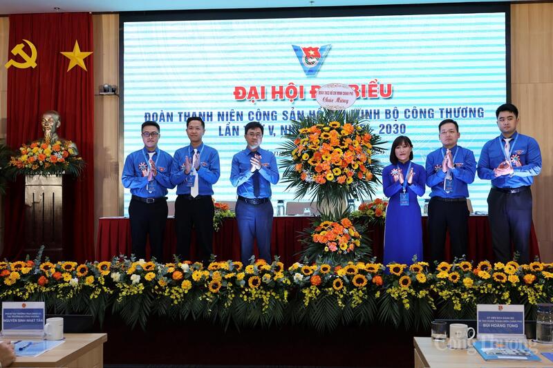 Chùm ảnh: Okvip69.com bán cá nổ hủ đại biểu Đoàn Thanh niên Oklavip khuyến mã hấp dẫn mỗi ngày khóa V - 13