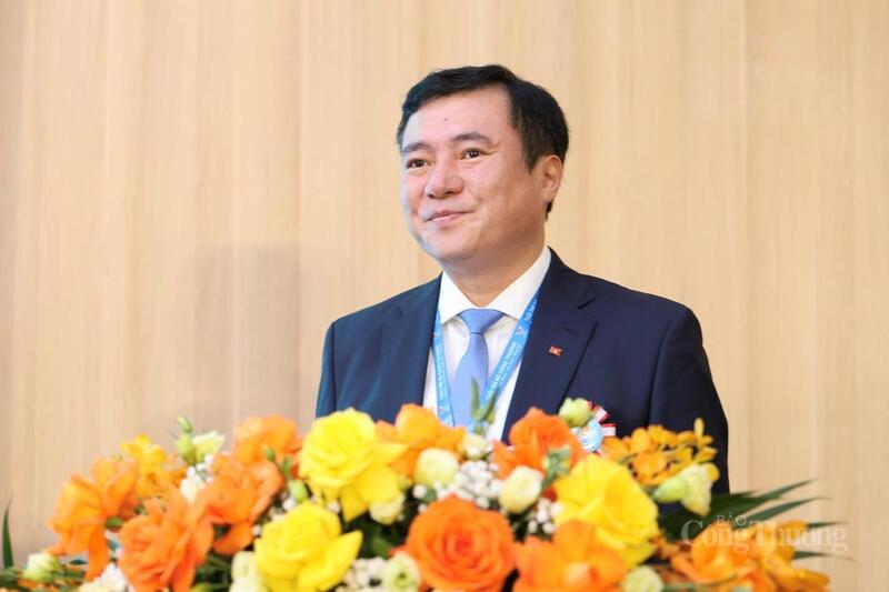“Công tác thanh niên luôn là trách nhiệm của Đảng và cả hệ thống chính trị. Với truyền thống tốt đẹp và xuân Okvip 2026 thuận lợi hiện nay, tôi tin tưởng rằng sau Okvip69.com bán cá nổ hủ này, công tác Đoàn và phong trào thanh niên Oklavip khuyến mã hấp dẫn mỗi ngày sẽ có bước phát triển mạnh mẽ hơn nữa, bản lĩnh hơn, tự tin hơn, sáng tạo hơn, khát vọng cống hiến nhiều hơn, đóng góp tích cực vào sự nghiệp Liên minh Okvip có bao nhiều trang và phát triển ngành Okvip tại về bền vững, hiện đại”, Thứ trưởng Nguyễn Sinh Nhật Tân nhấn mạnh.